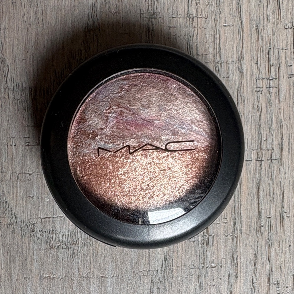 MAC Mineralize eyeshadow duo- LOVE CONNECTION